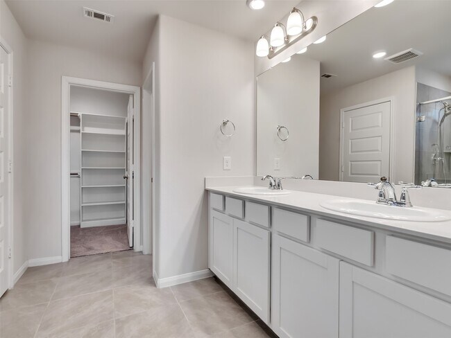 Building Photo - 7087 Silverleaf Oak St