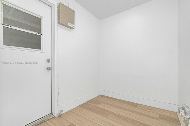 Building Photo - 15510 Gauntlet Hall Manor