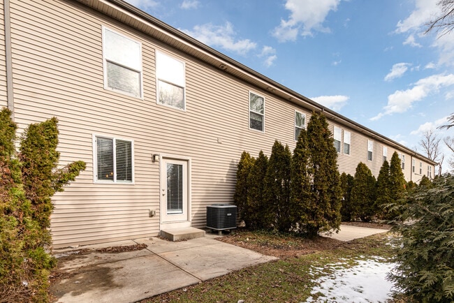 Building Photo - 487 S Arlington Rd