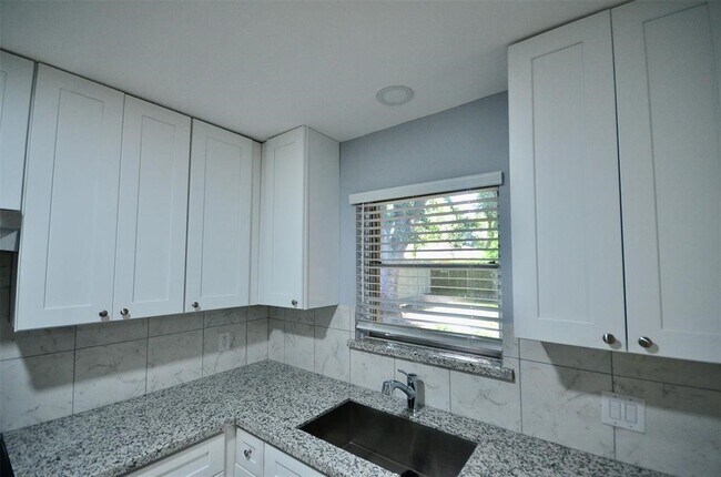 Building Photo - 6229 Tanager St