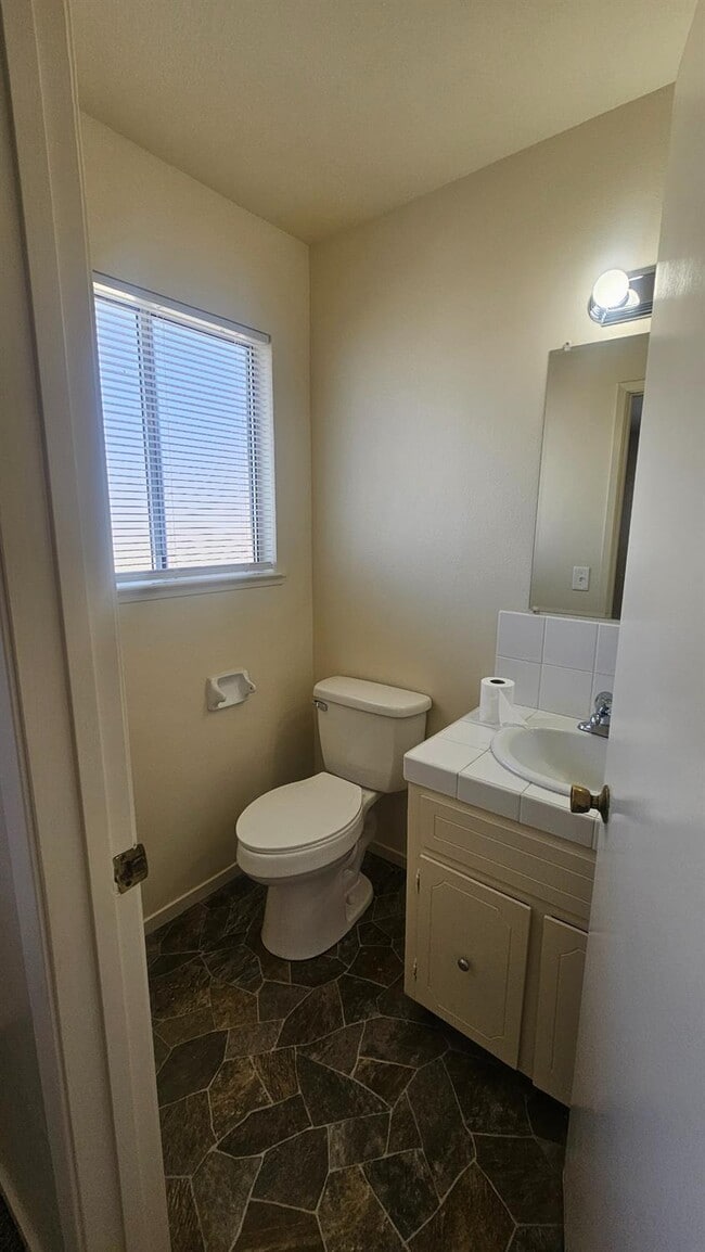 Building Photo - 92 W Gettysburg Ave