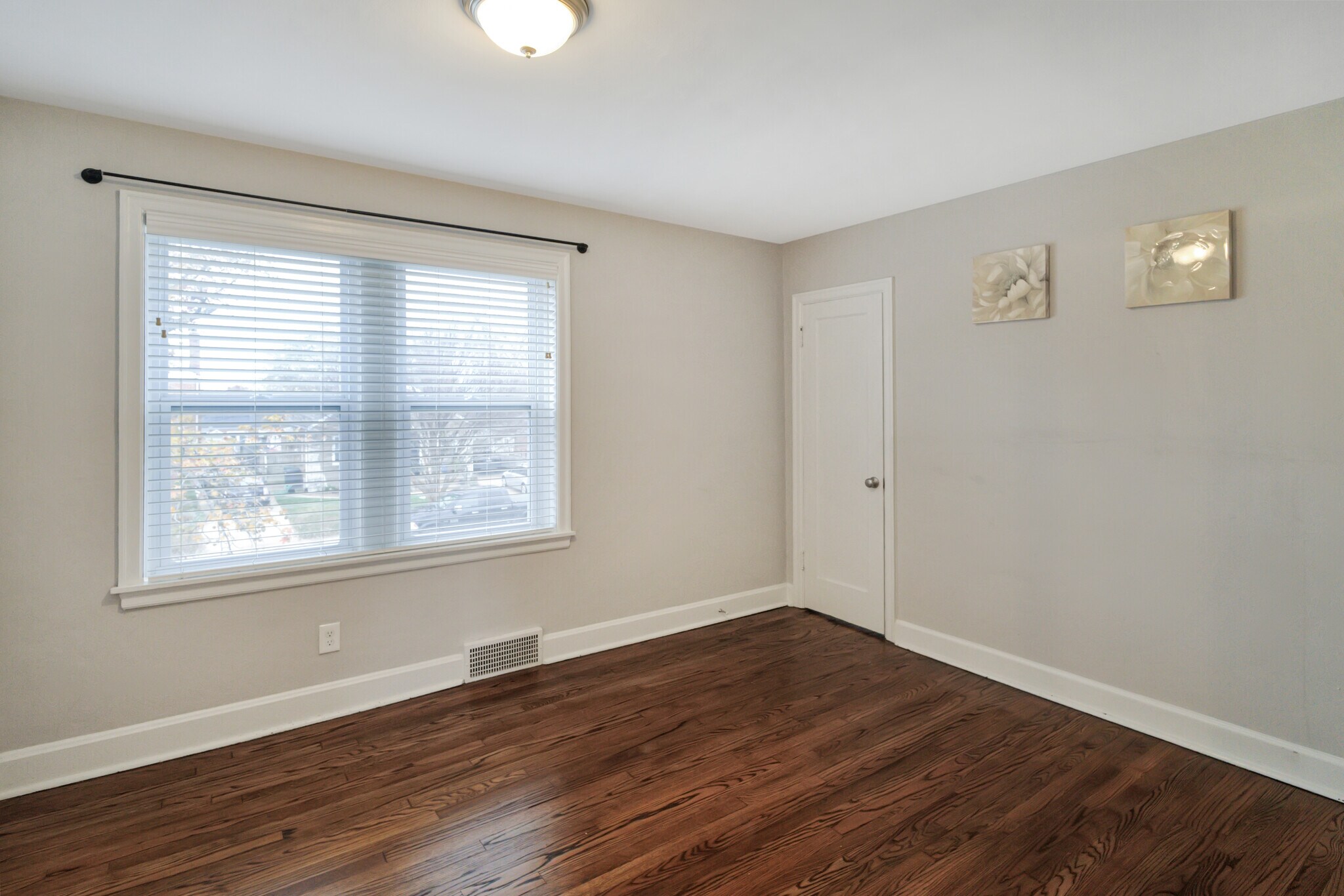 Building Photo - 8729 Bridgeport Ave