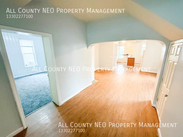 Building Photo - 470 Allyn St