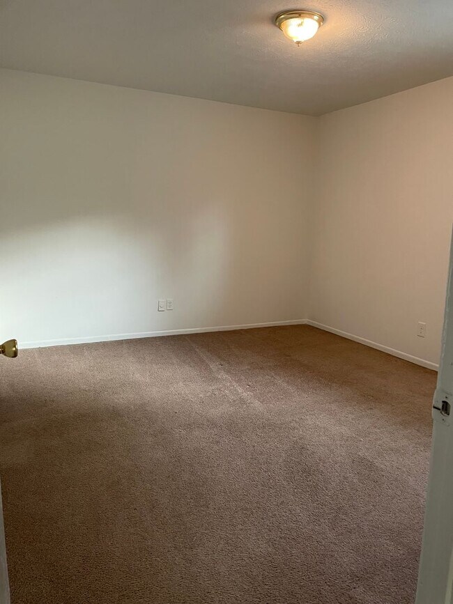 Building Photo - Modern 2-Bed, 1-Bath Oasis with Central Air and Gourmet Kitchen