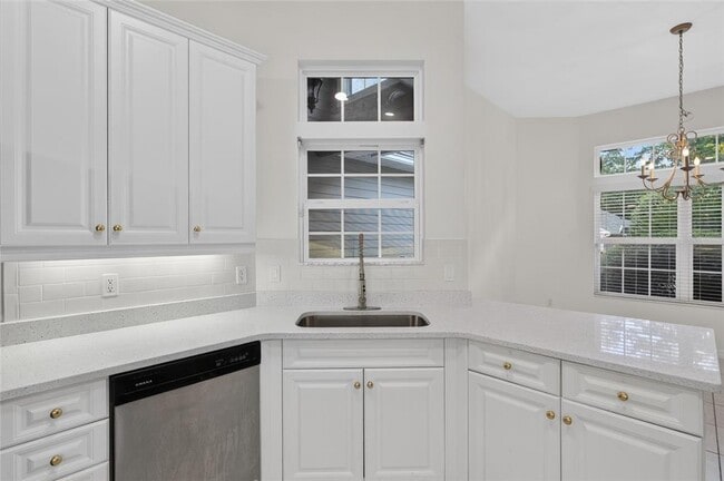 Building Photo - 914 SW 83rd Terrace