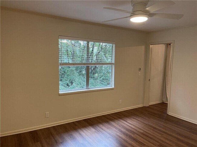 Building Photo - 800 Mallery St