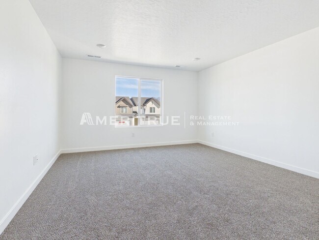 Building Photo - 1868 E 640 N