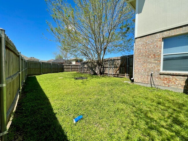 Building Photo - AUGUST 2026 PRE-LEASE! Cute Corner Home w/...