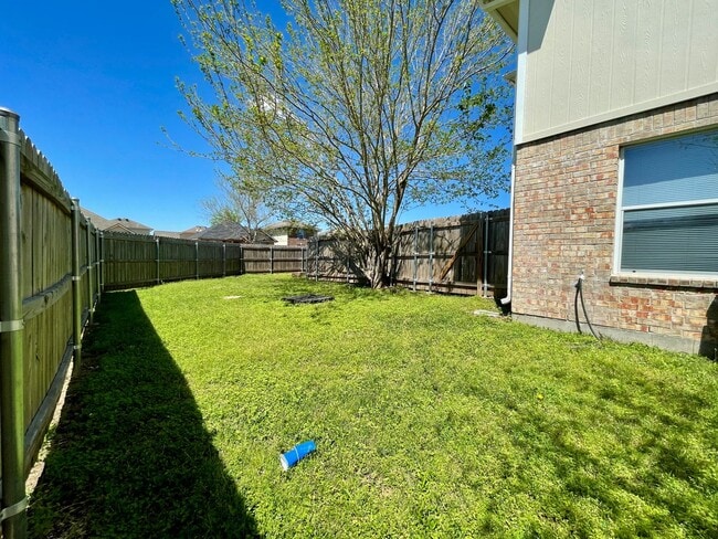 Building Photo - Cute Corner Home w/ 4 Beds & 3 Baths in Co...