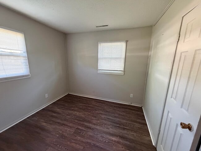 Building Photo - 217 Edwards-