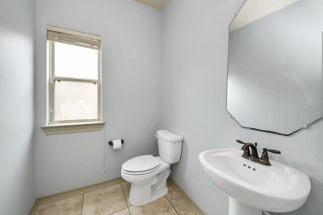 Building Photo - 2406 Aura Ct