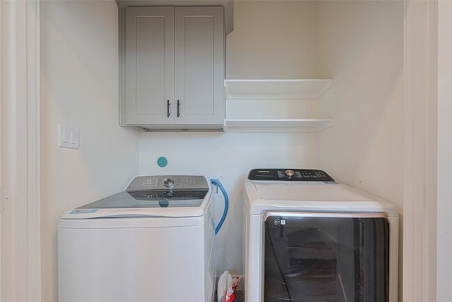 Building Photo - 2909 Nagle St