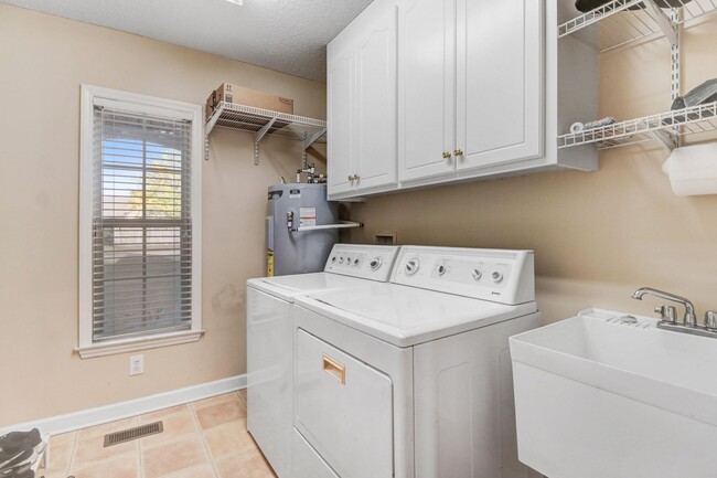 Building Photo - Spacious BRICK HOME in Goldsboro - 3 BR, 2...