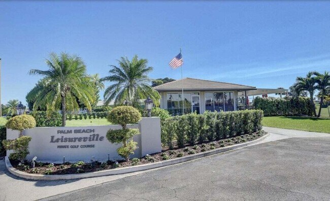 Building Photo - 902 SW 17th St