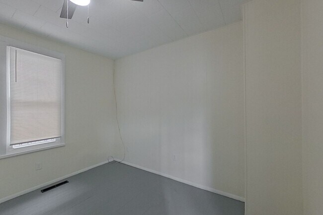Building Photo - 1473 Thomas Ave