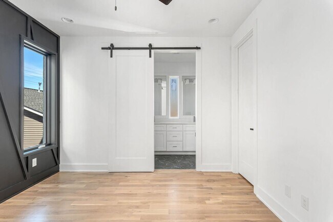 Building Photo - Stunning 4 Bedroom Home w/ Rooftop Deck Close to Downtown Nashville