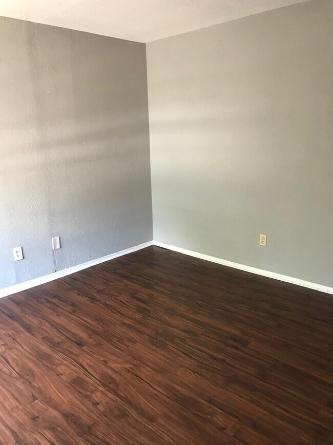 Building Photo - 3121 Park Ln