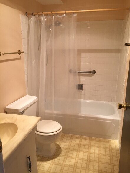 Building Photo - 6 Villa Verde Dr