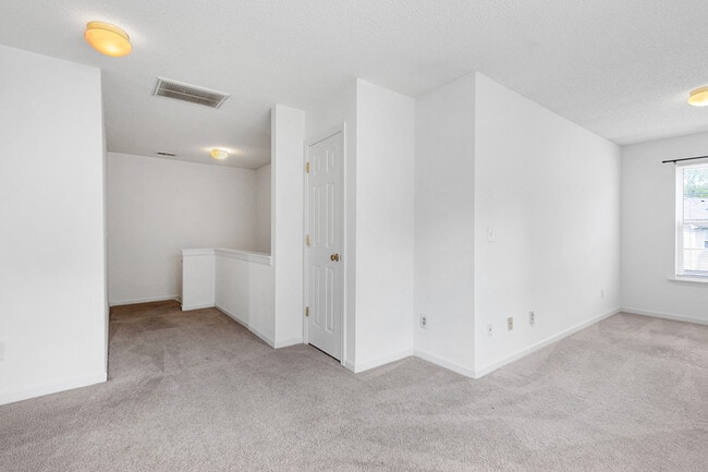 Building Photo - 6533 Clarksdale Ln