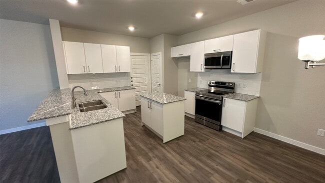 Building Photo - 9804 Grosbeak Ln