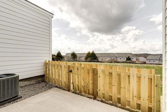 Building Photo - Townhome in Goodlettsville, Only 12 miles ...