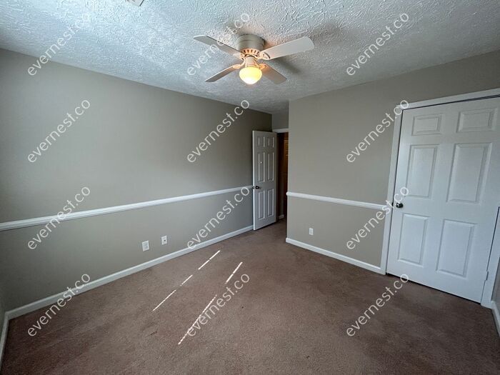 Building Photo - 2771 Skyland Dr NE