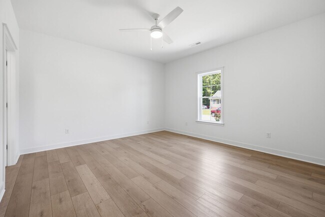 Building Photo - 21161 Baileys Ln