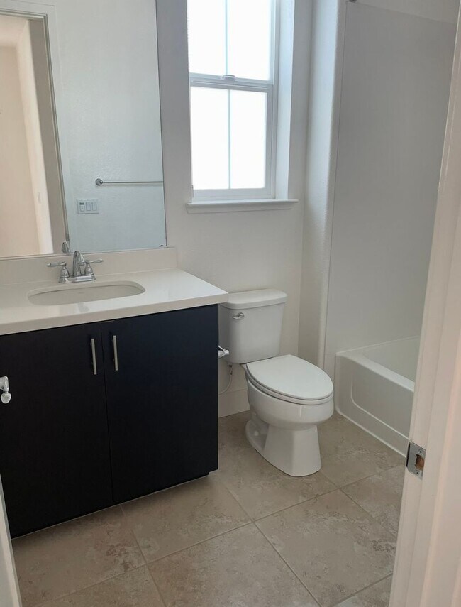 Building Photo - Spacious 3 Bedroom Home in Quiet Neighborhood - Solar Included!