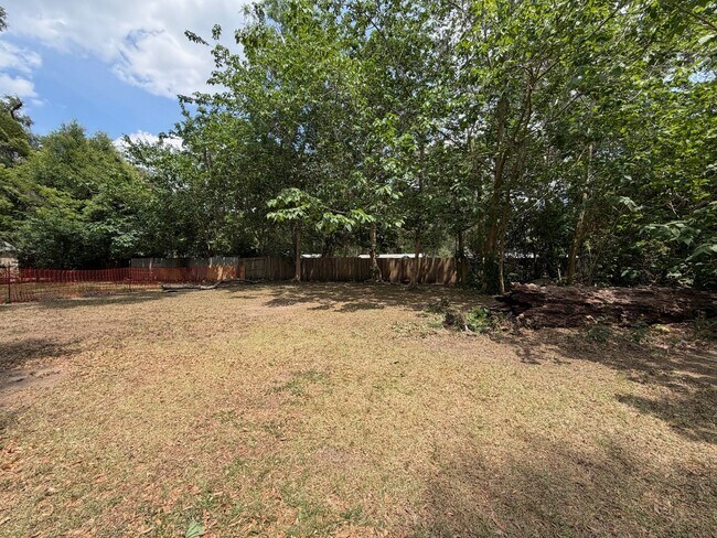 Building Photo - Updated 2BR/1BA Home – Modern Finishes – Gainesville, FL