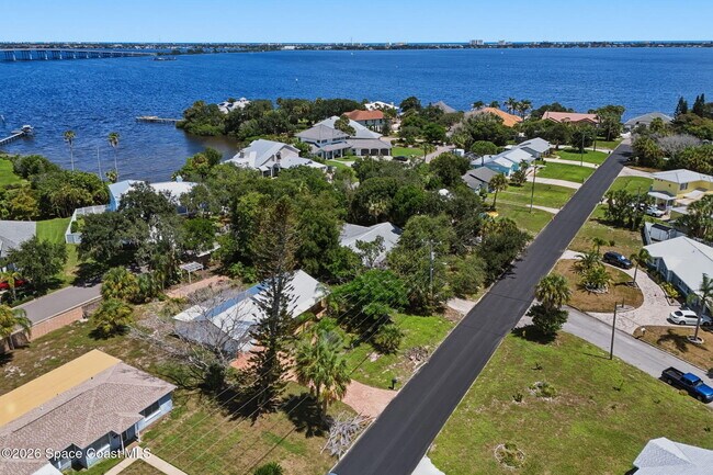 Building Photo - 394 Royal Palm Dr