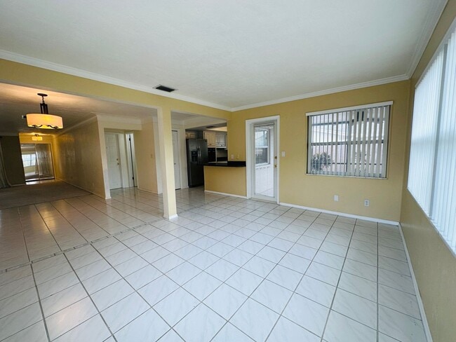 Building Photo - Spacious 2 Bedroom 2 Bathroom Seminole Home with Yard