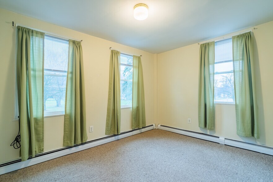Master Bedroom with 3 large windows with nice views - 100 N Main St