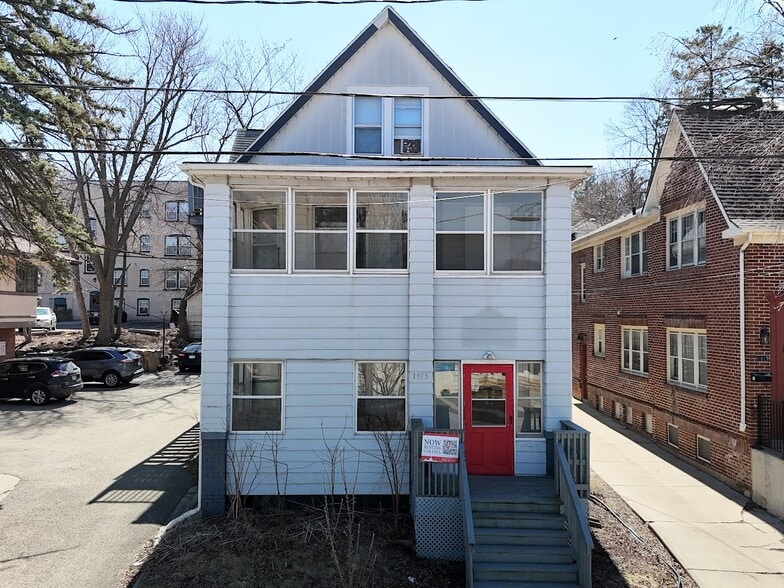 Primary Photo - 1915 University Ave