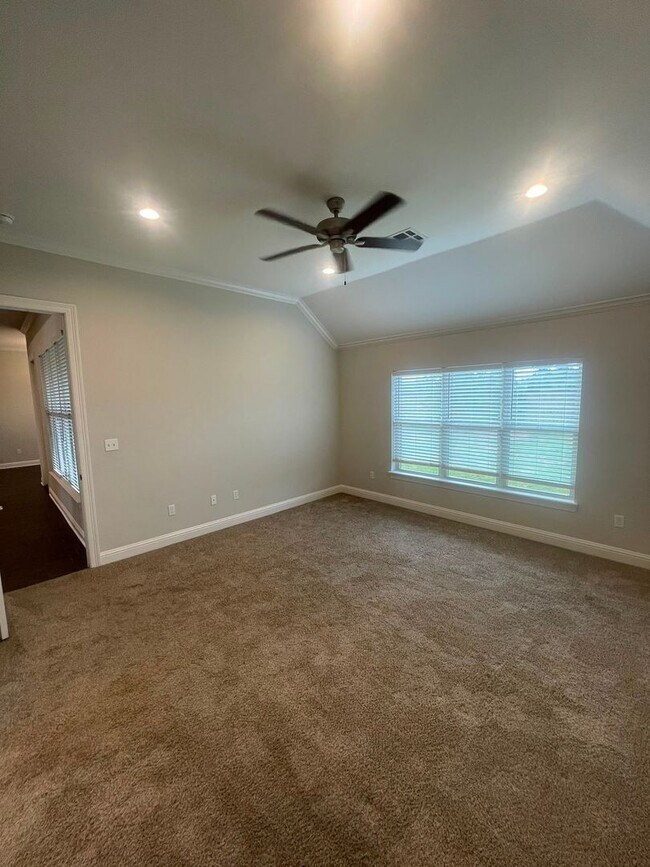 Building Photo - 814 Abita Chase