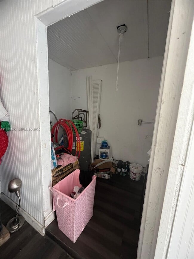 Building Photo - 331 NW 39th Ave