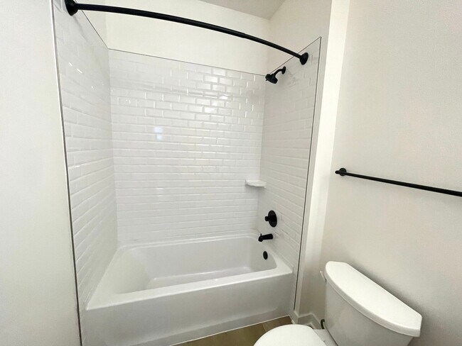 Building Photo - 601 Graham Dr