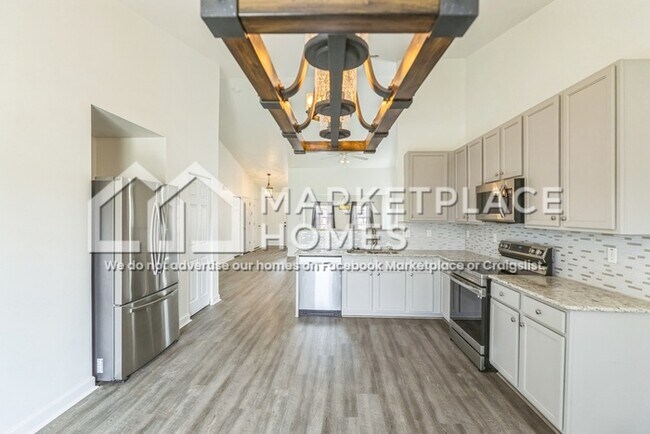 Building Photo - 1717 Briarmanor Dr