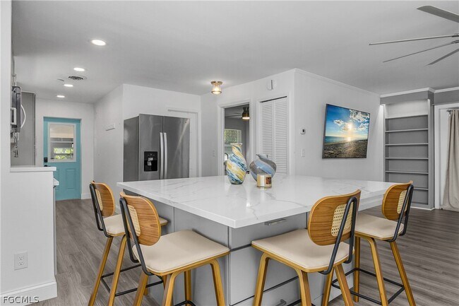 Building Photo - 174 2nd St