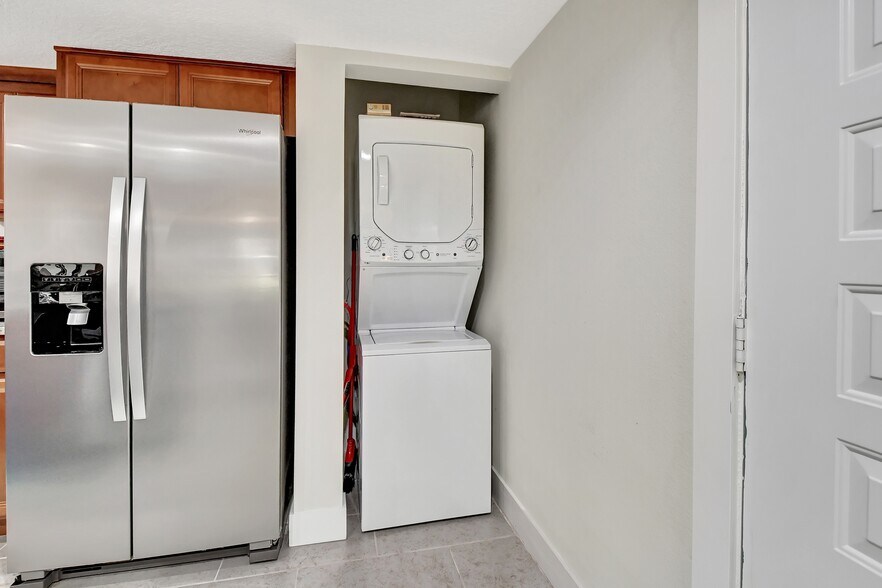 Building Photo - 102 Bob White Ct