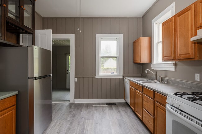 Building Photo - 355 W Clinton St