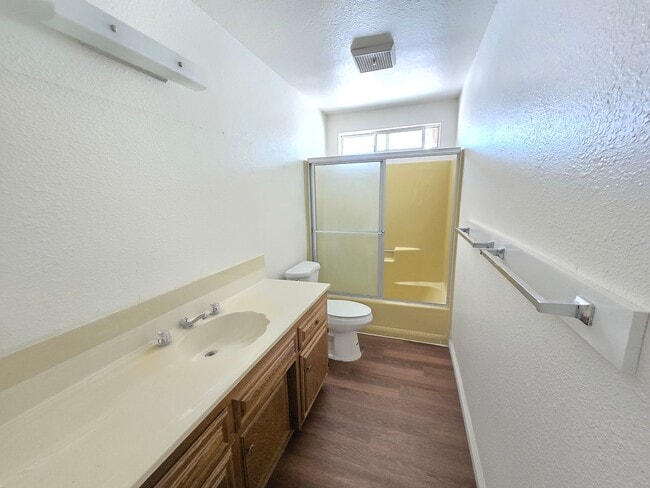 Building Photo - 440 Cheyenne Cir