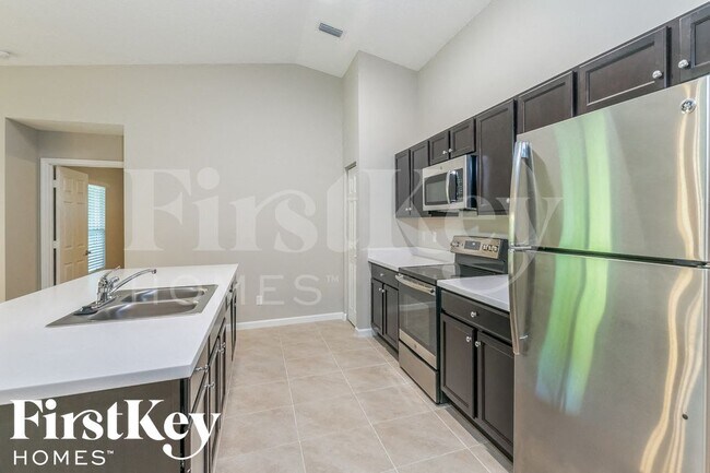 Building Photo - 1133 SW Eleuthera Ave