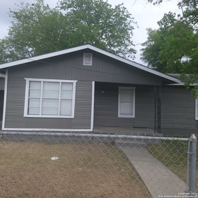 Primary Photo - 1114 Kyle St