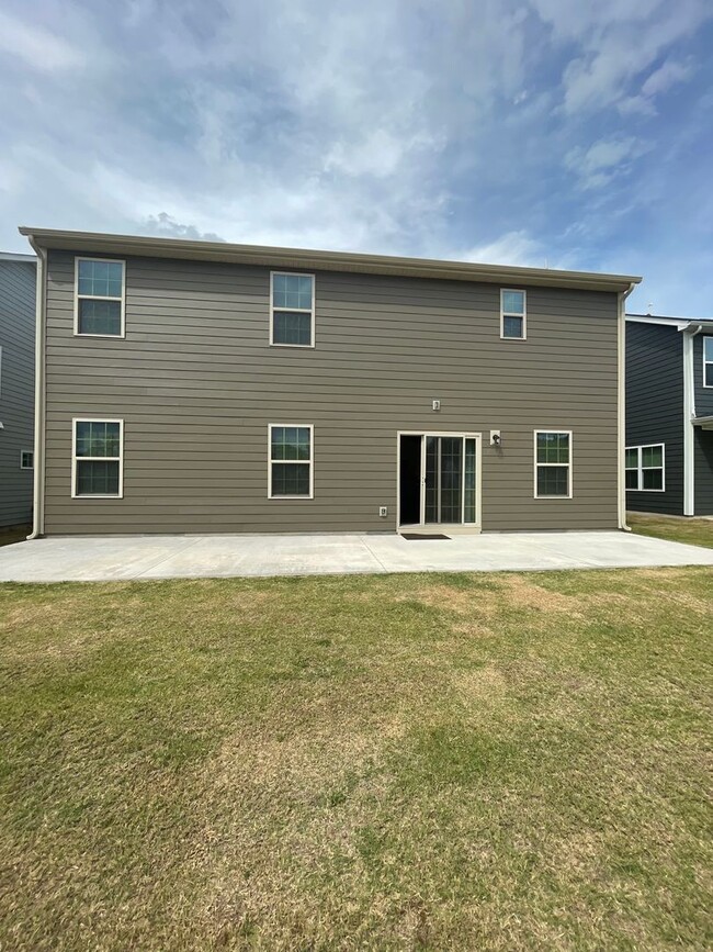 Building Photo - 5 Bedroom 4 Bath home in the Woodruff, Bra...