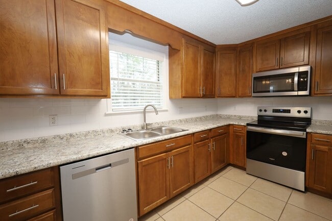 Building Photo - 4007 Foxridge Ln