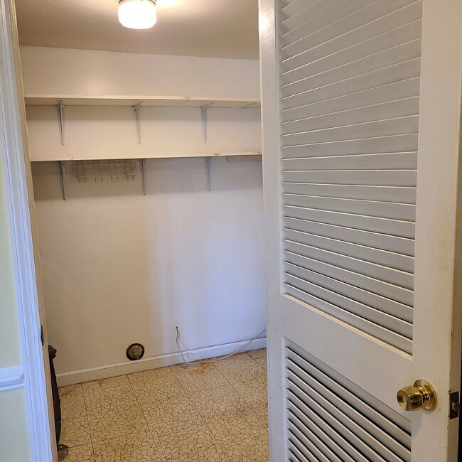 Building Photo - Incredible Townhouse in N Chesterfield!