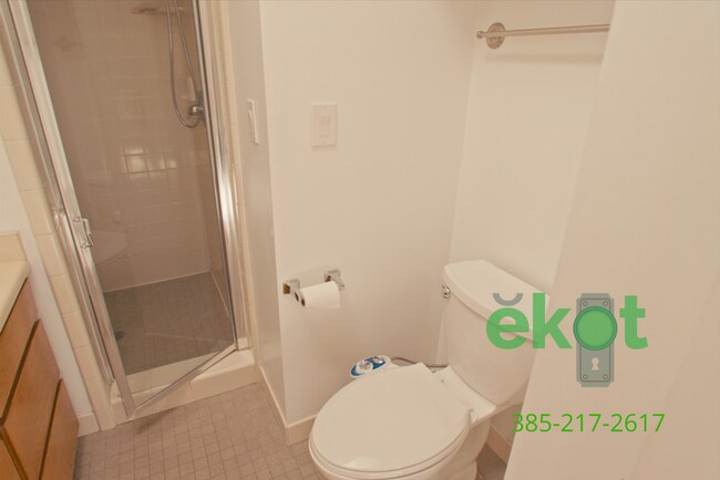 Building Photo - Spacious 5 Bedroom Home in Cottonwood Heights