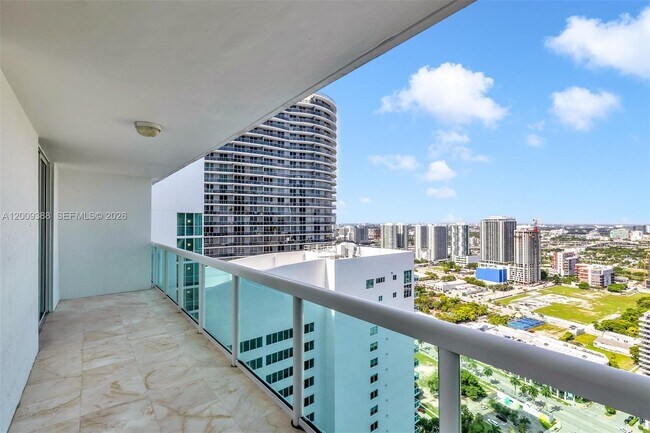 Building Photo - 1800 N Bayshore Dr