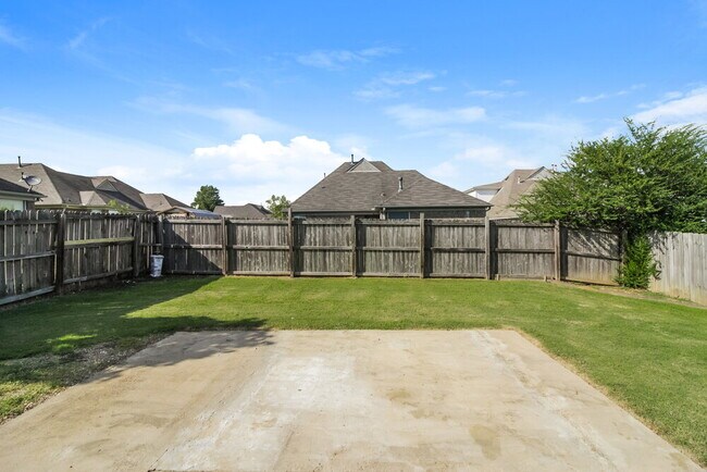 Building Photo - 9812 Southern Oak Way