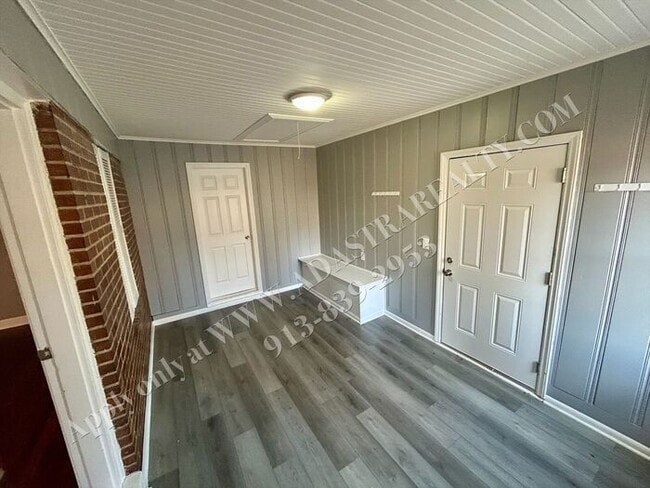 Building Photo - Updated 3 bed 2 bath home in Waldo-Coming SOON!!